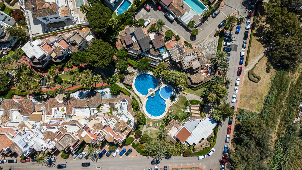 cecb571c-2c00-40c4-bdc5-d87d94d47e06