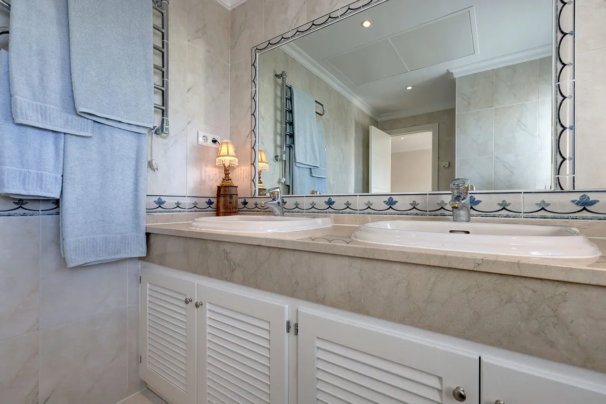 30867221-2d95-47fd-b0a9-f821a6beabe0