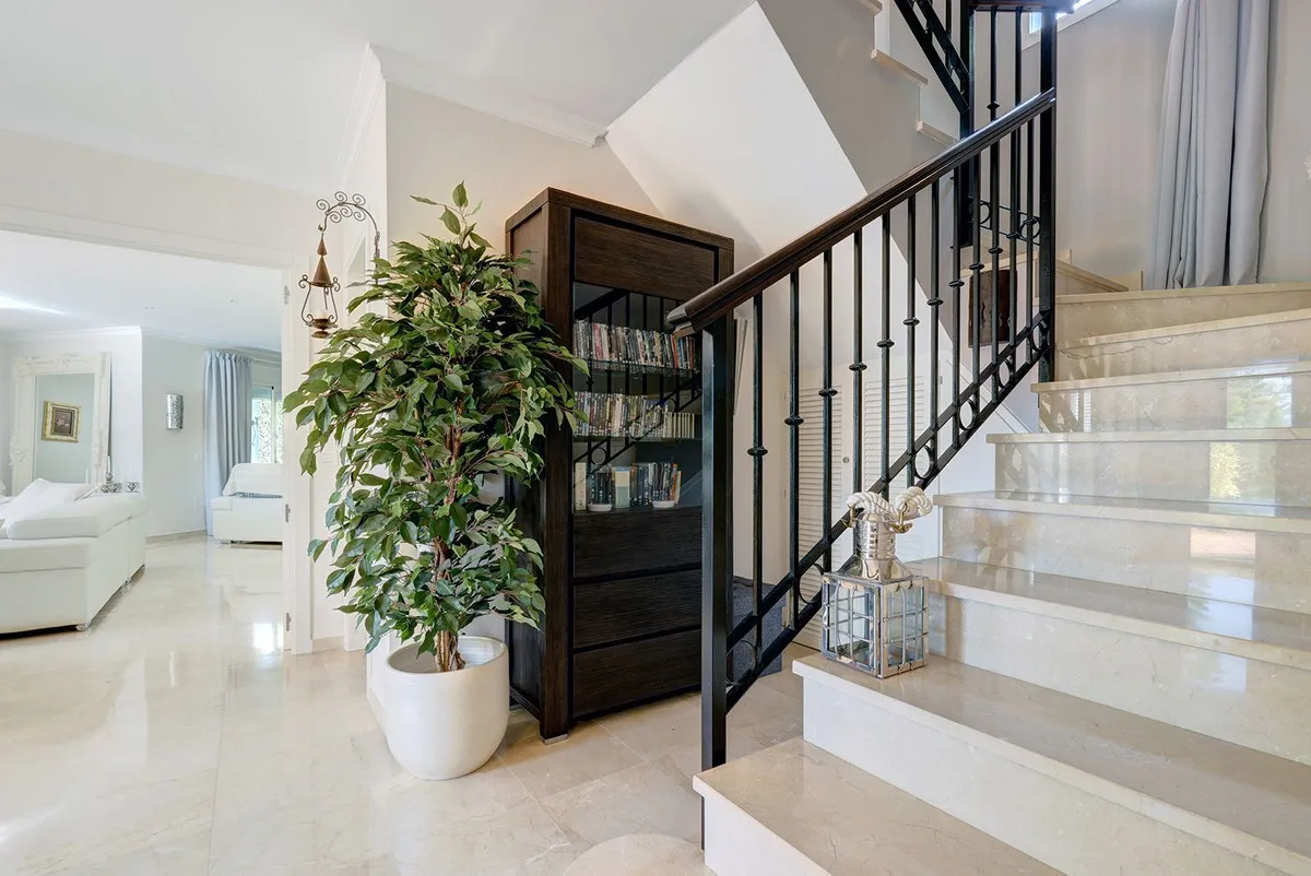 a4f04b8c-c84a-484b-98dd-76b5a9896ef0