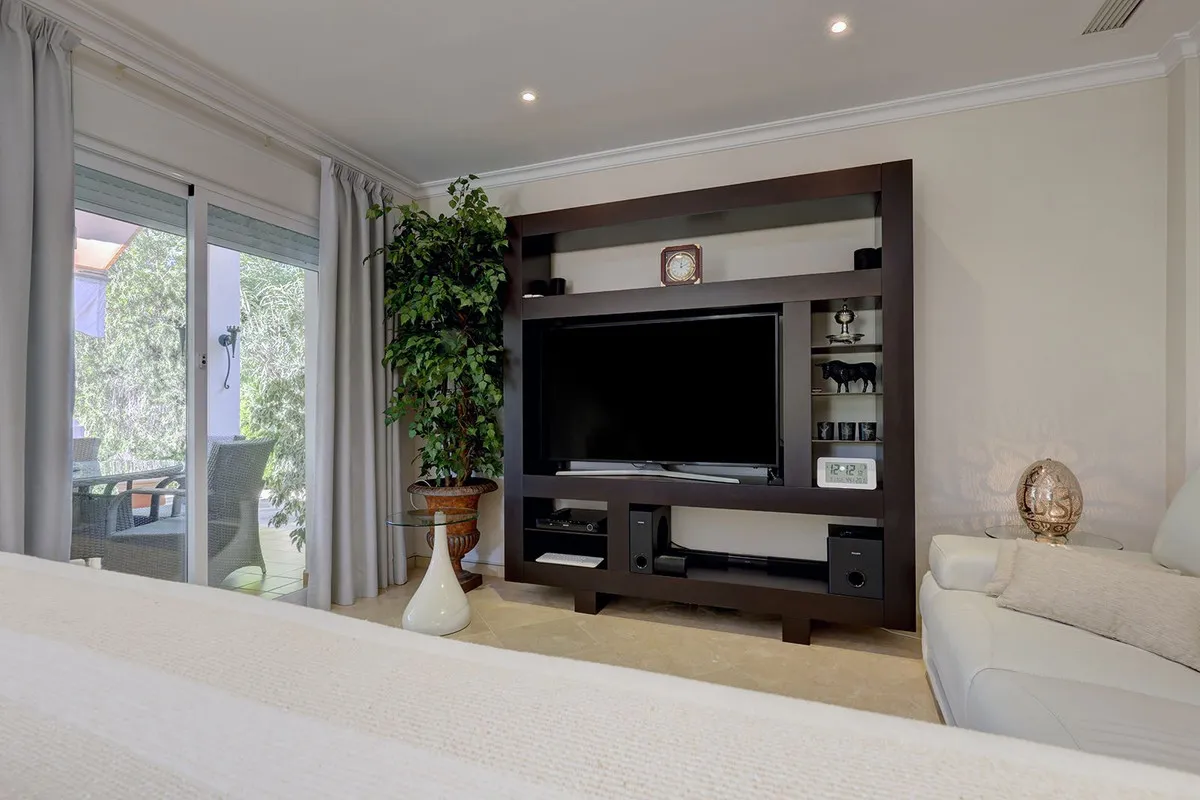 ca0ef1cc-72a5-47f1-8d1a-8a1212b0a251