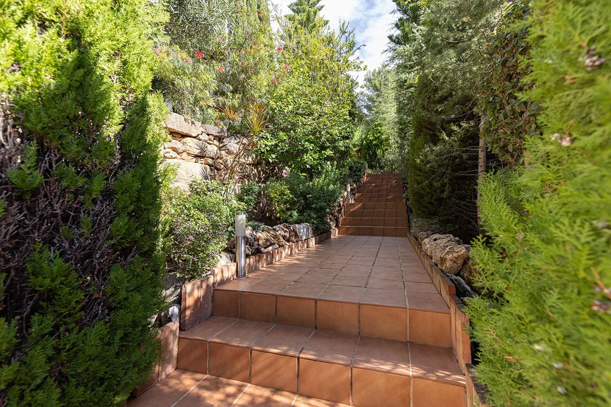 f0e82bb4-c160-44e1-a32d-6bfc5a947836