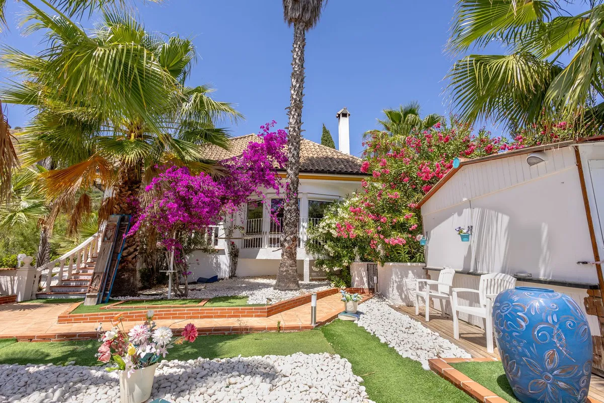 8b98c6d1-e49c-4c95-860d-763b4bb0a6f1