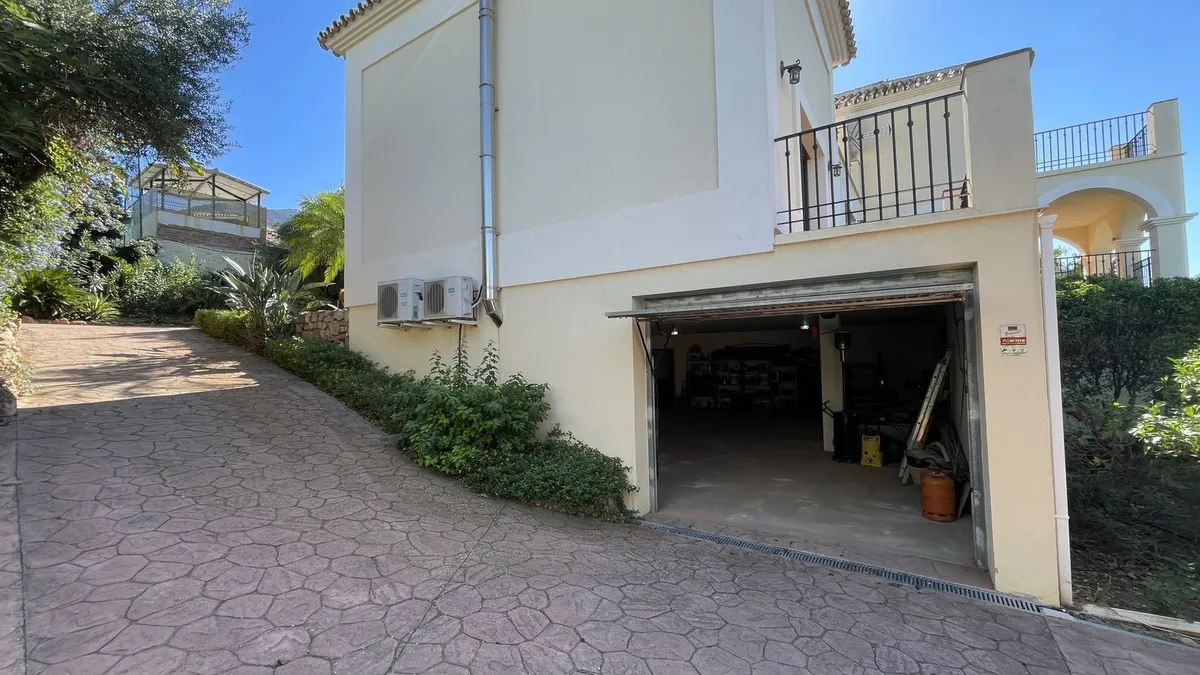 13b25a30-e70d-4870-b92d-fb06b8840189