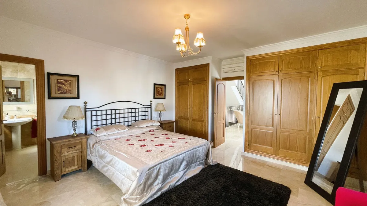 79c73499-6f75-4a86-8d4f-68ba57155d38