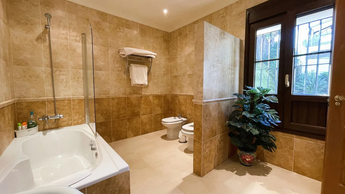 7bd660e0-161f-4c08-8d05-0a5233c54d1f