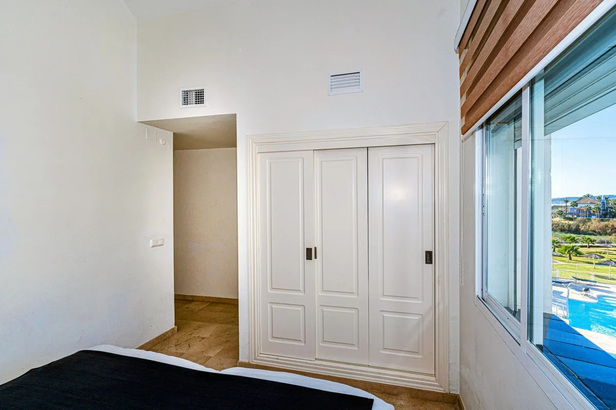 1e319f65-26af-4edb-b476-8dc9b717f84e