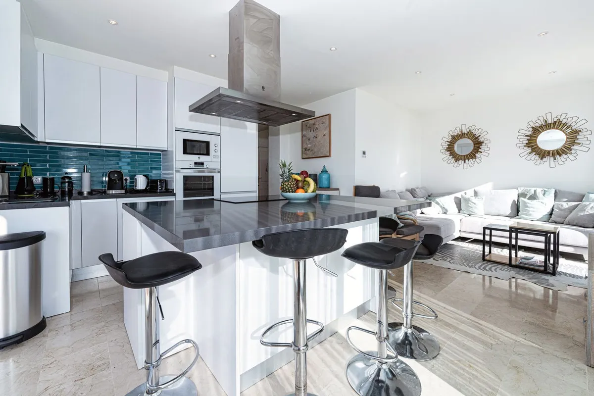 cc40ff00-4da4-4cde-8b01-844e30d9dc4c