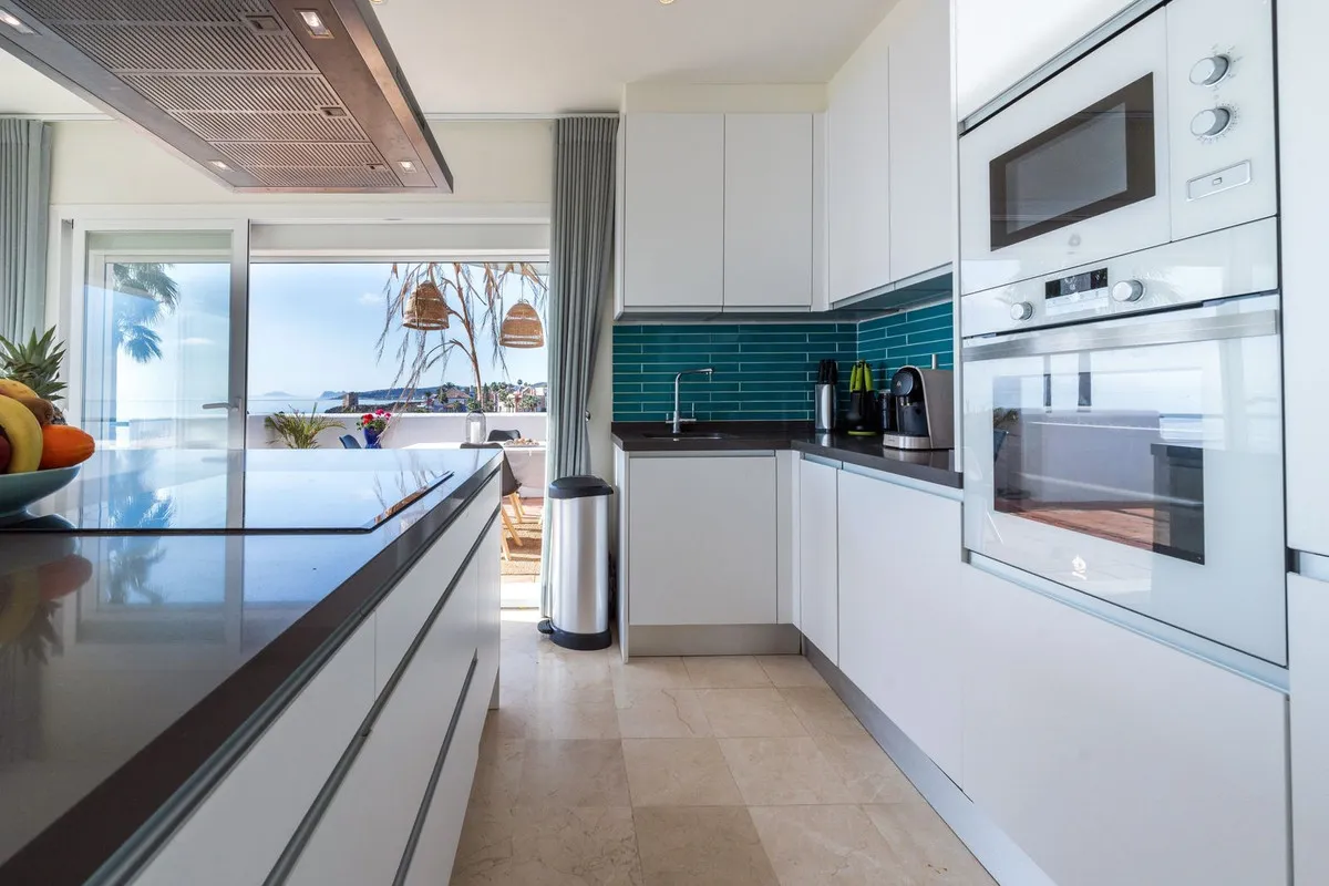 ff0505ca-b304-427d-b47b-923023720d71