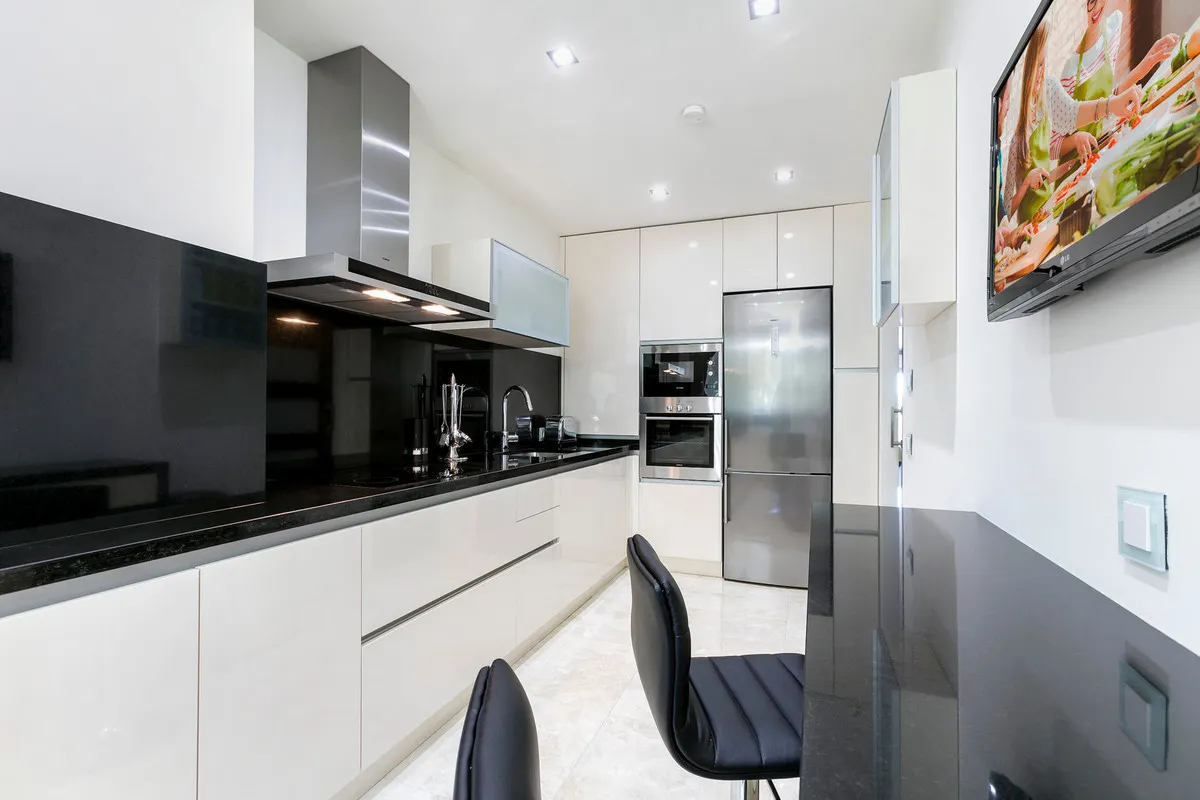 04c7c170-f65e-43a0-a880-d66b0c1a478a