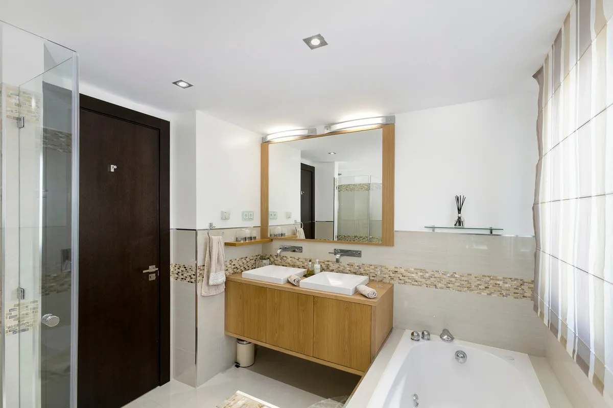 f2d023db-3bd1-4024-a9a5-dfdfe33da9aa