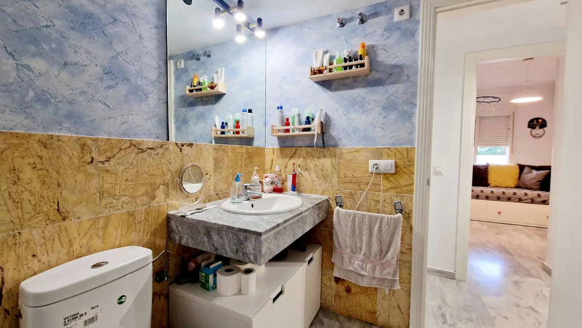 d2155a0a-f9f1-4fb0-ba34-ecfe2953c07b