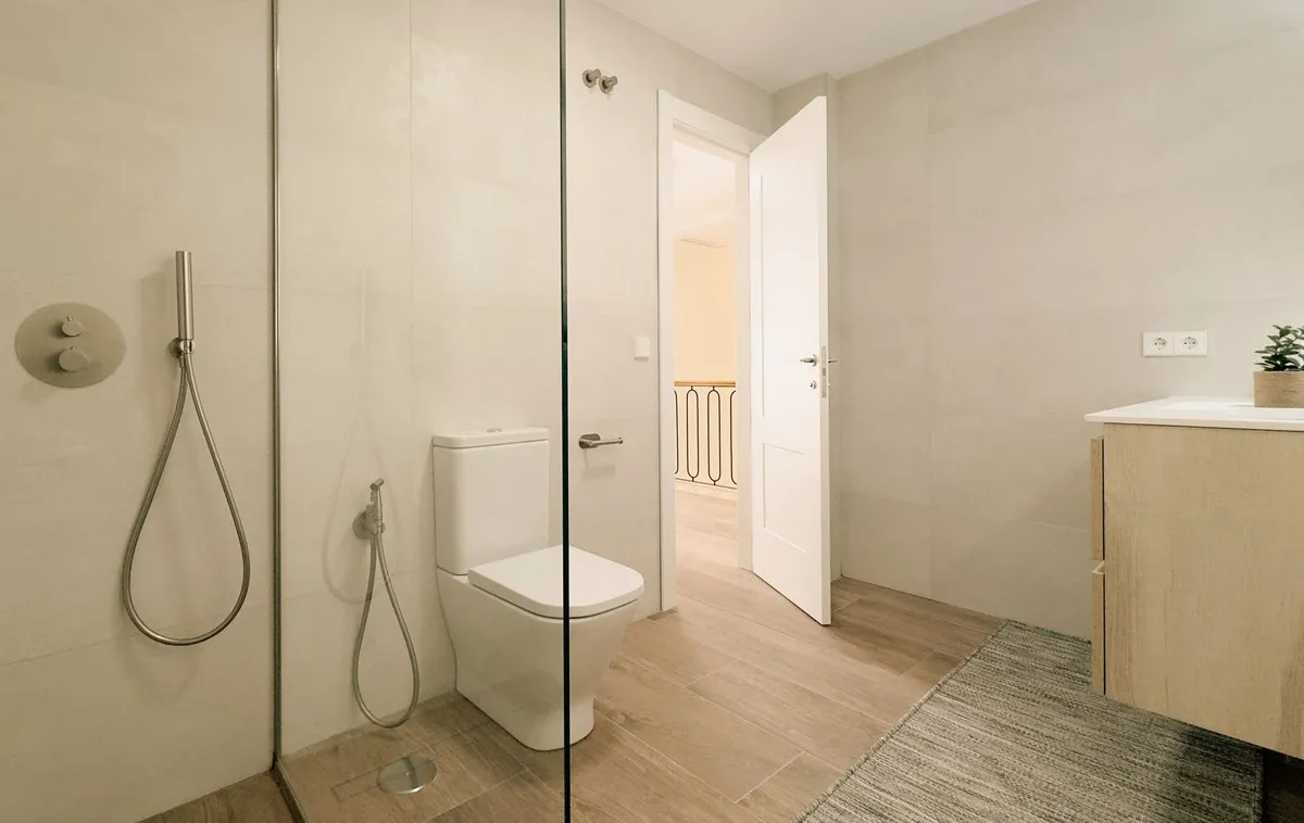 6f529700-8970-4856-9cb1-9596c9c6a430