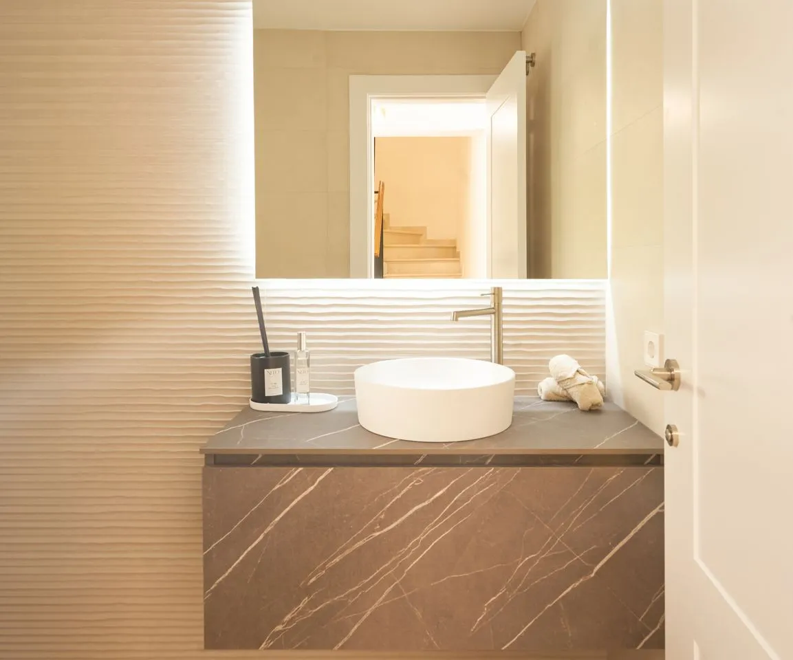 b0a8aca6-6942-4df6-8094-6505c346e85b