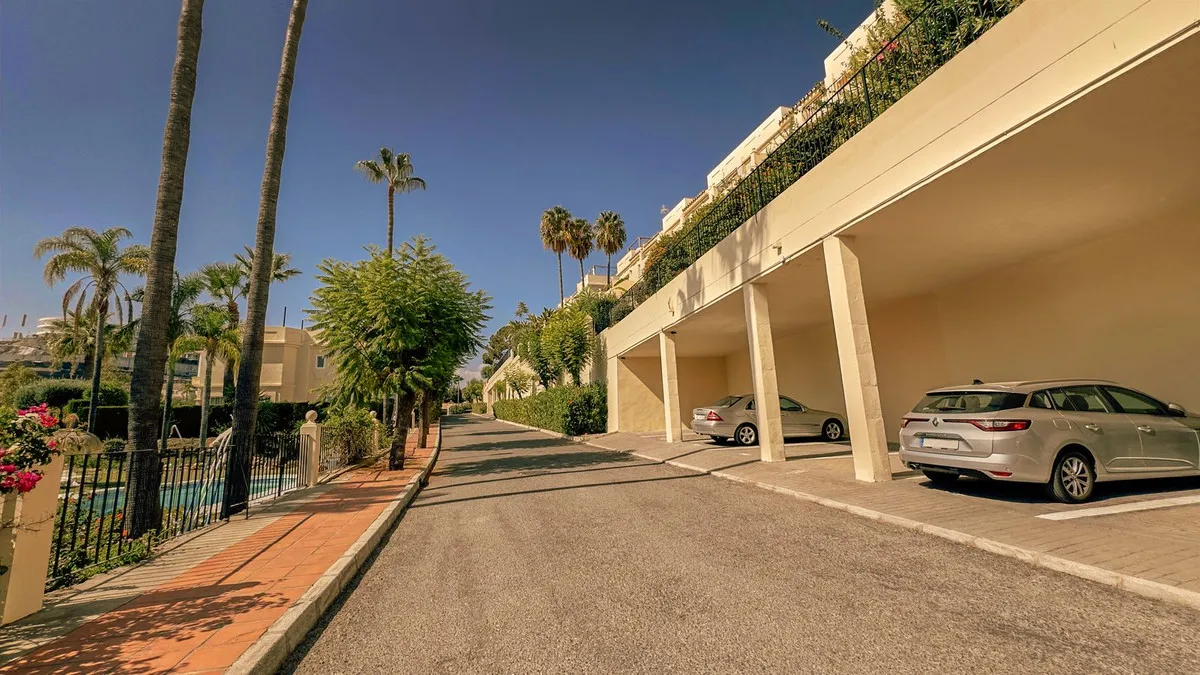 df20e4c3-84d3-40fb-8d71-b1022253746b