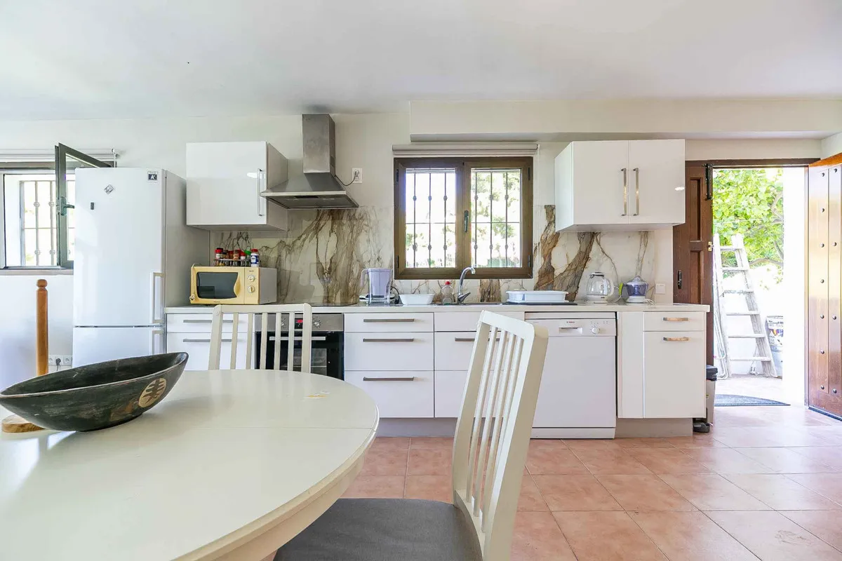 06bbd9f5-a141-4091-a968-c7e20bed896a