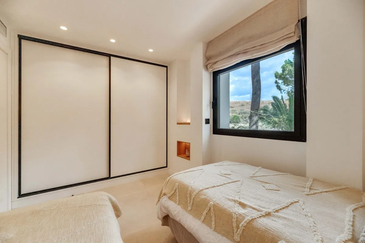 0fabf96b-9c97-48de-adad-417adbfe25ed