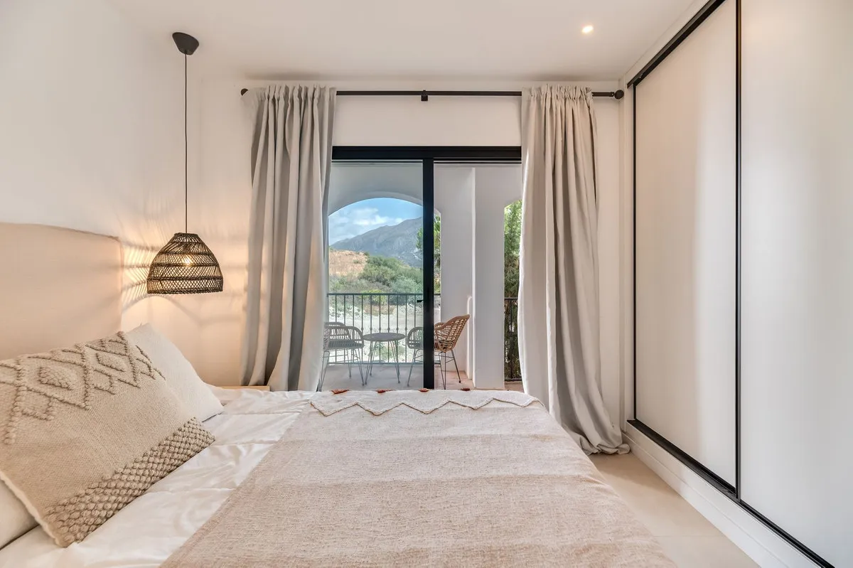 ba6673ec-b7c5-46bd-bc2e-0287ea0d4935