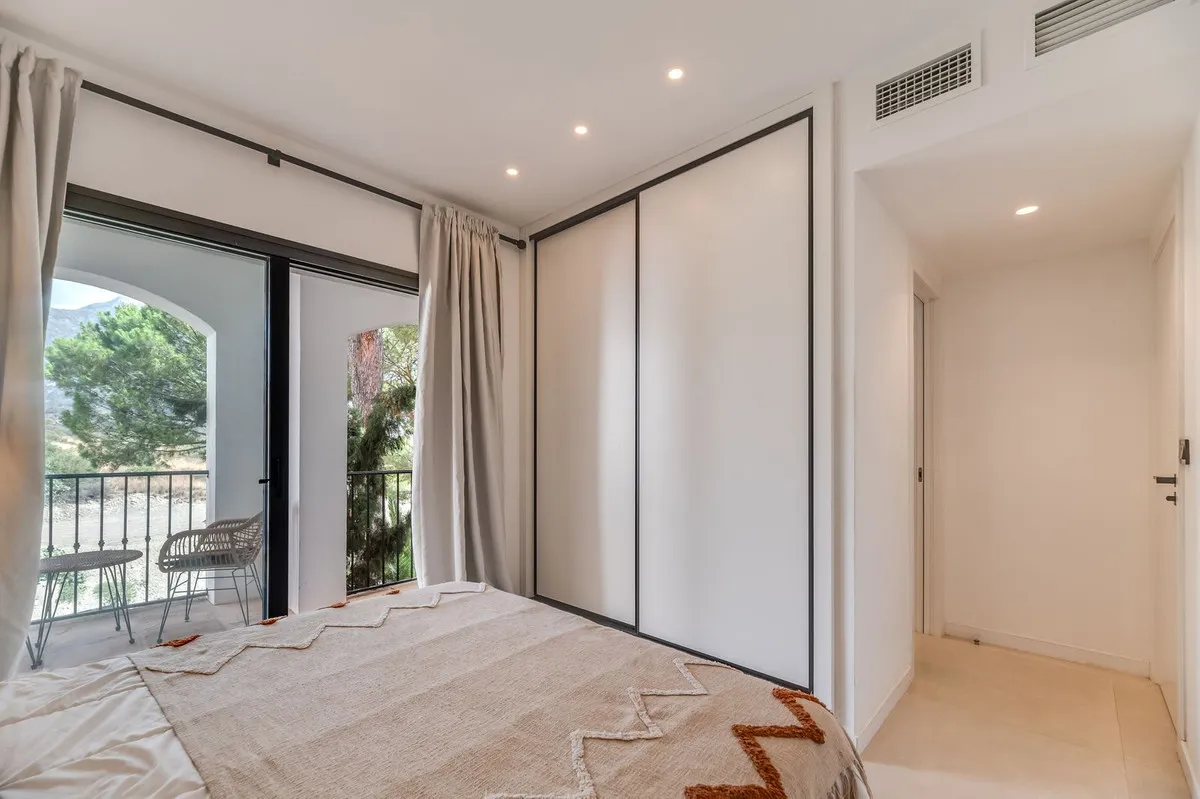 e6b3aa13-af3d-44e2-8b78-63765bb8ae09