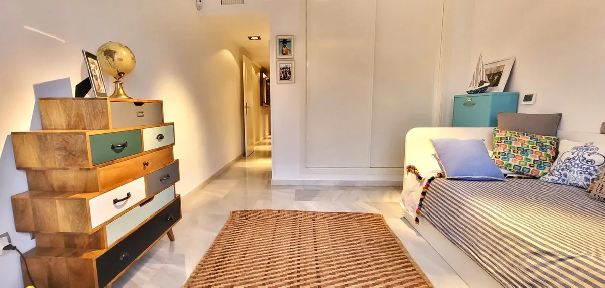 b3c516d0-acc4-4e1b-8657-3da3f02e5dc0