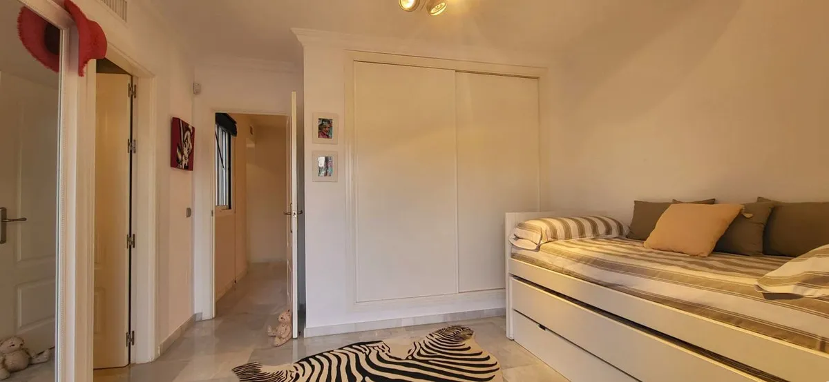 d3e2ef82-1ca4-4e26-a33d-32dbbf263935