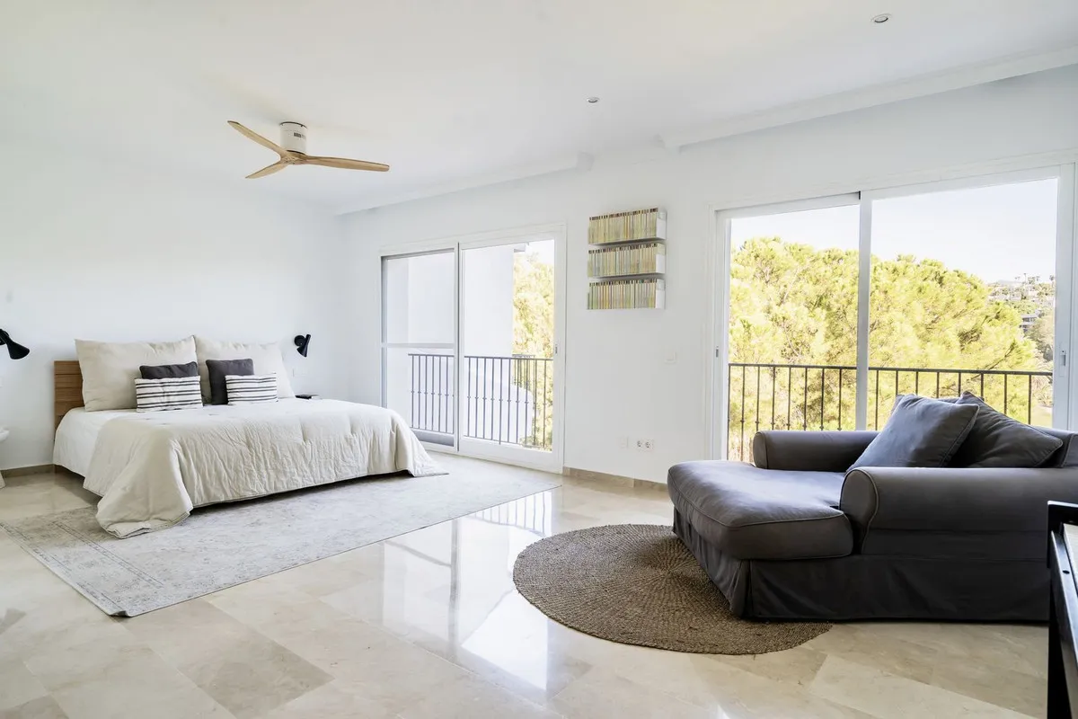 b49628d1-56f7-48c3-97fc-21f3e4ab9046