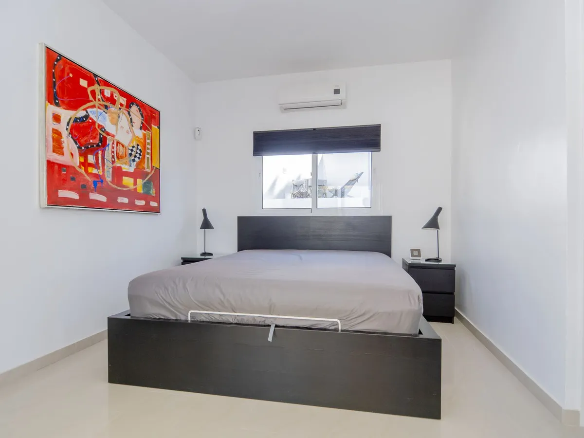 18a0ae11-0fa1-48bc-ad05-252772d57ad6