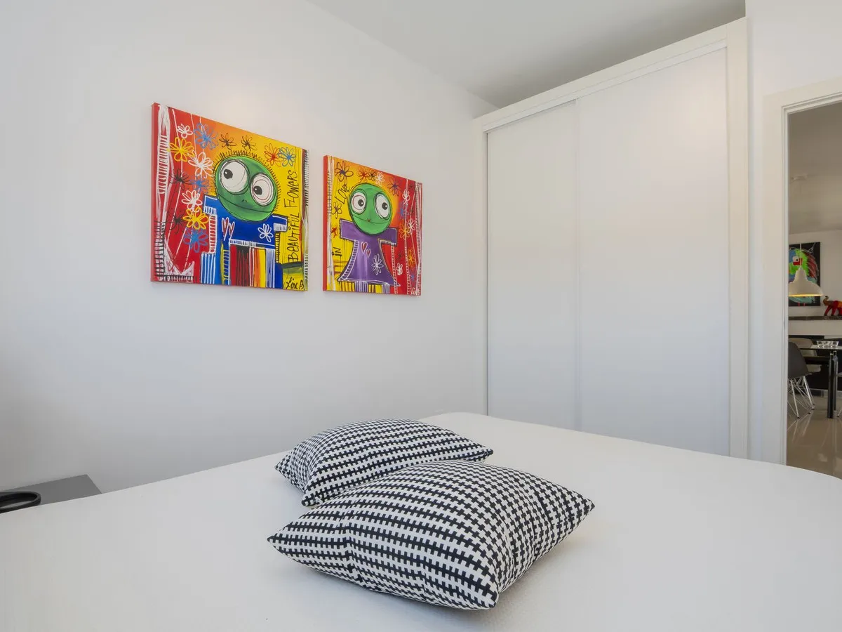 5db7a129-493f-4fe2-b075-52a128278a6a