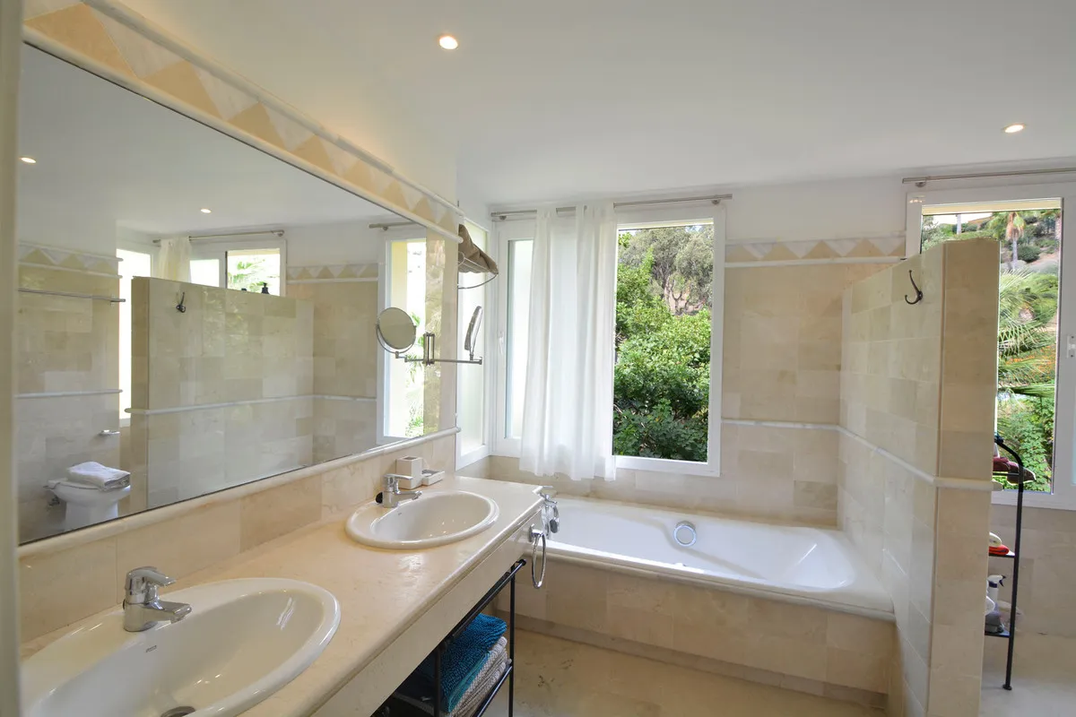 6fb7bb4b-4329-4166-b674-916bf0cfebaf