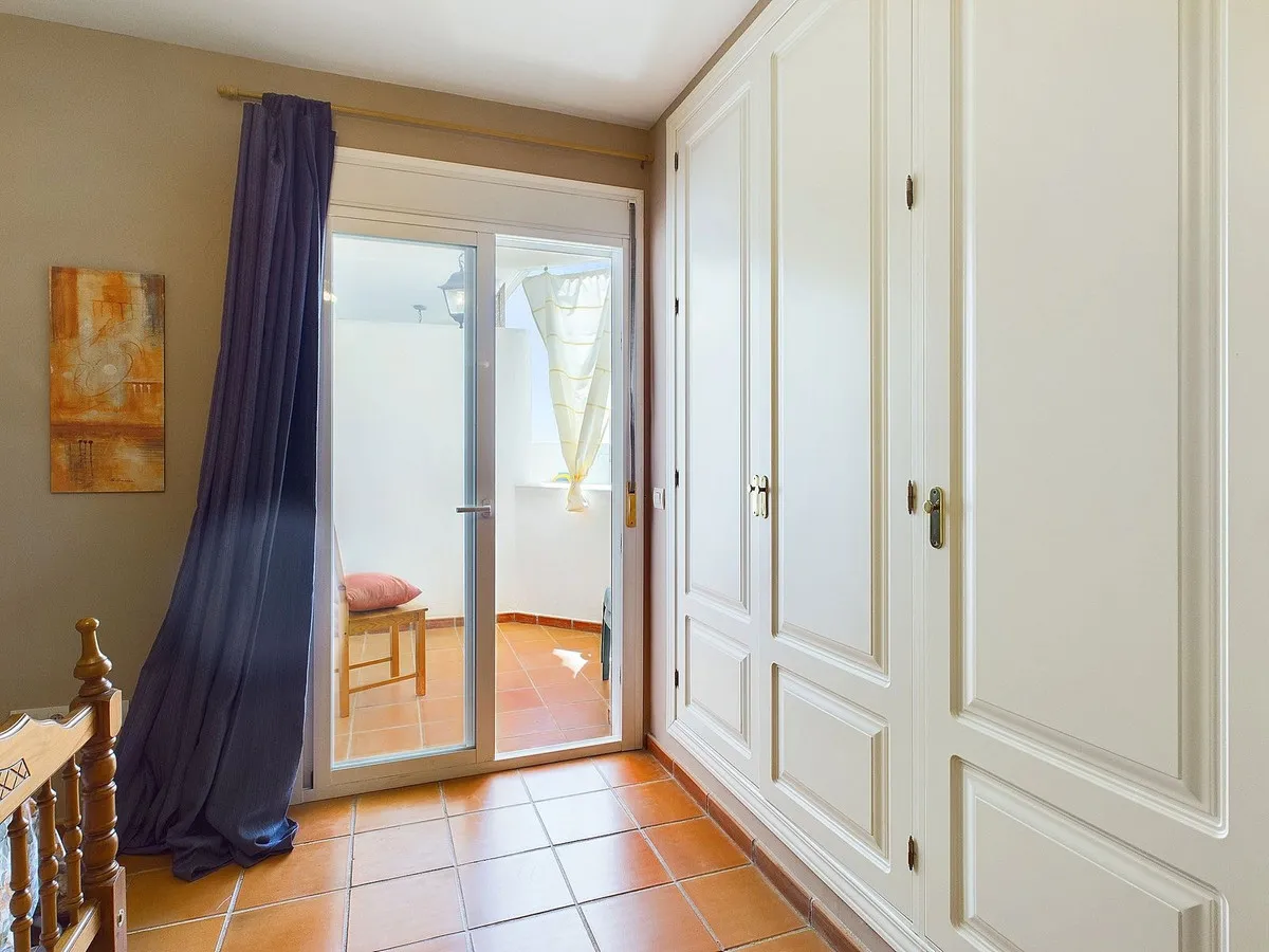 241e8c39-2db3-42e0-8c29-c5352f34e661