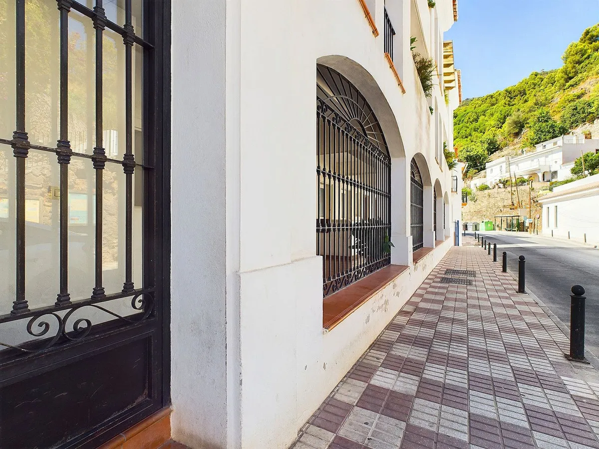 4bb3c5f0-74d3-4a31-a97e-4300b93a82f5