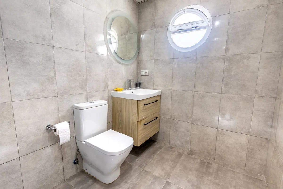 ce15c033-2e40-432d-806e-d81c0e938bed