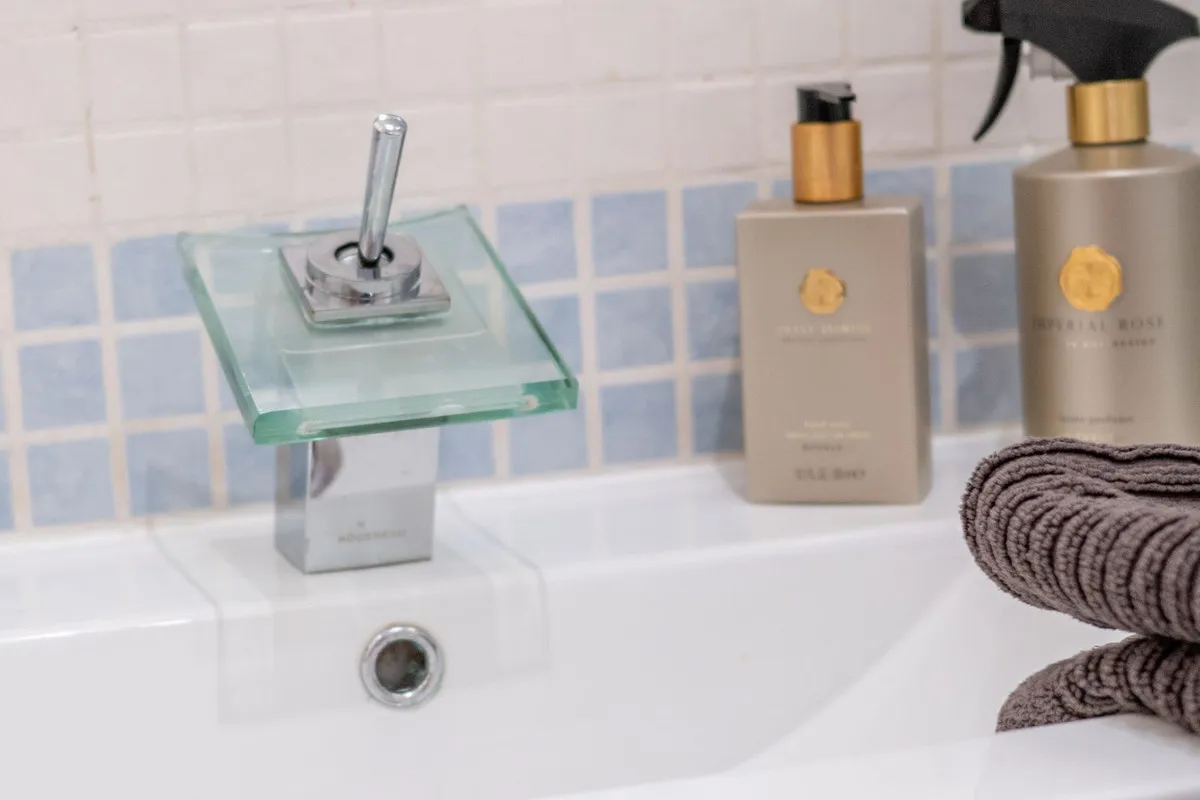 9a915104-e1cc-4d30-a81d-0f7343bd547b