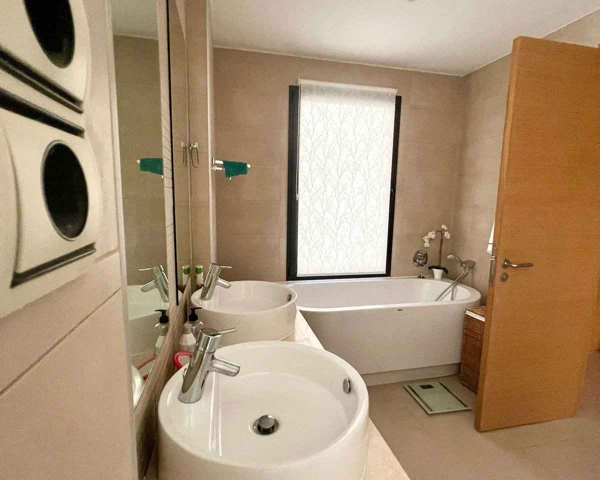 f8bb73bc-fc26-4917-84c8-85fa8aa51423