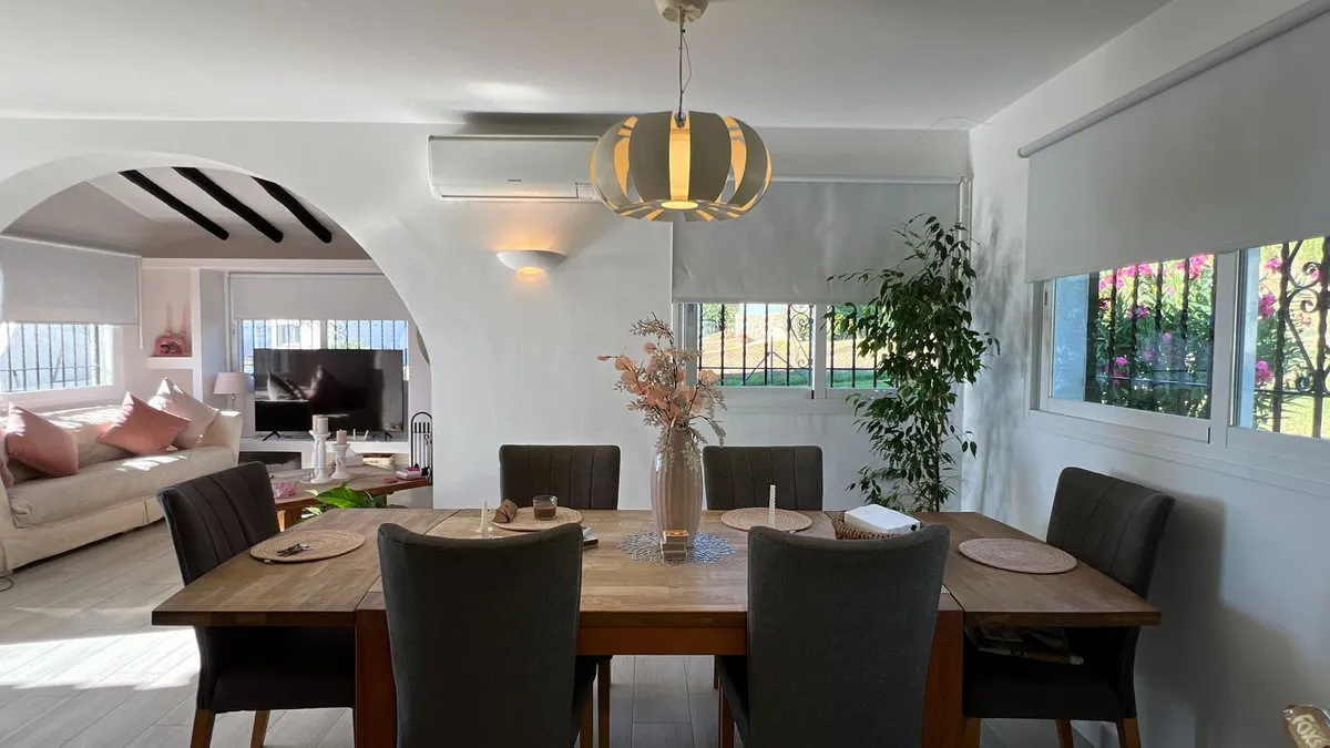 2b826037-8b5b-4231-96e6-e2ea513c23d4