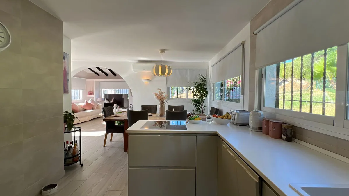 7a4553d7-5a02-4e38-b8fa-c8e4cae5b384