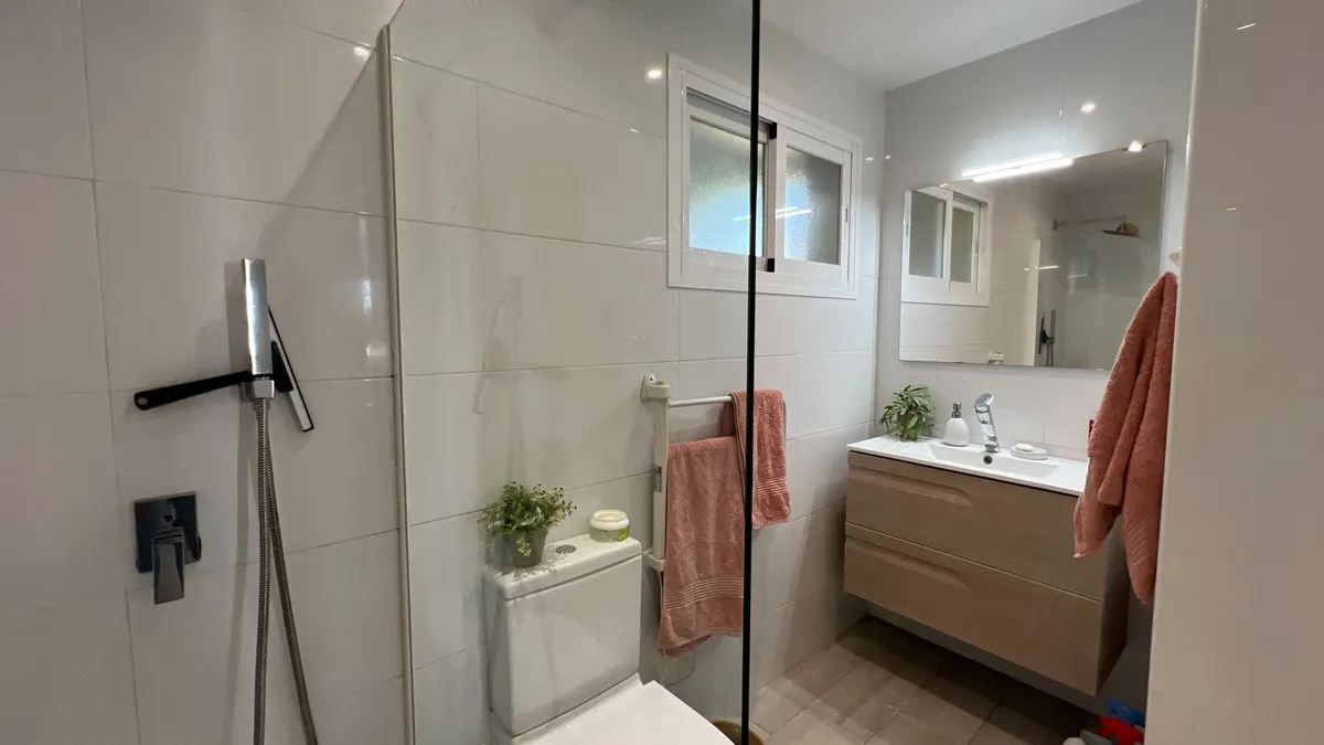 8ff13adb-79d4-4871-8c46-19c1b0be7200