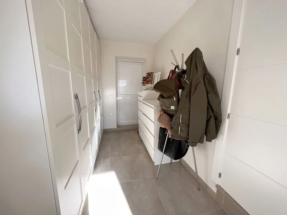 a893d9c4-f256-40b8-aa72-08dac2c1eb93