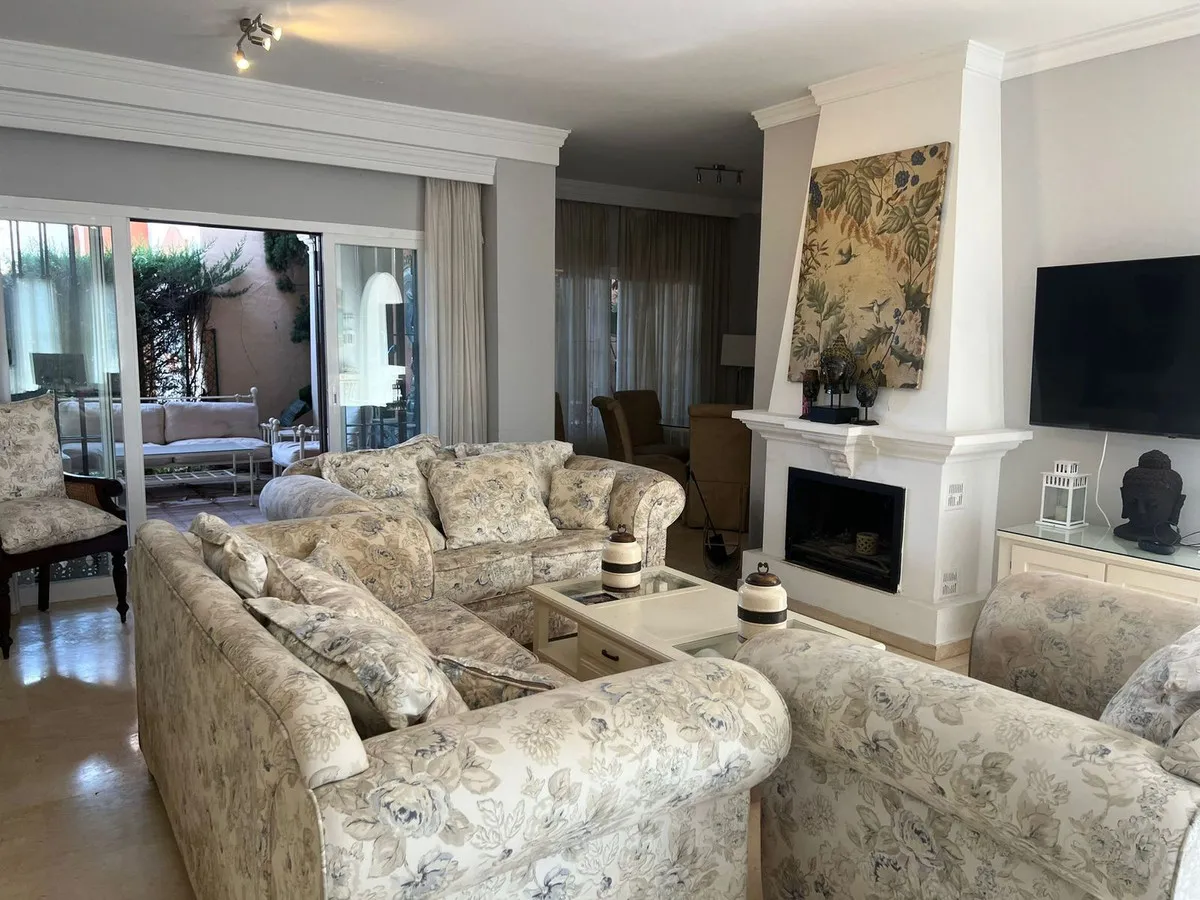 ae5e348d-74d5-4234-8849-fbe13f56efc9