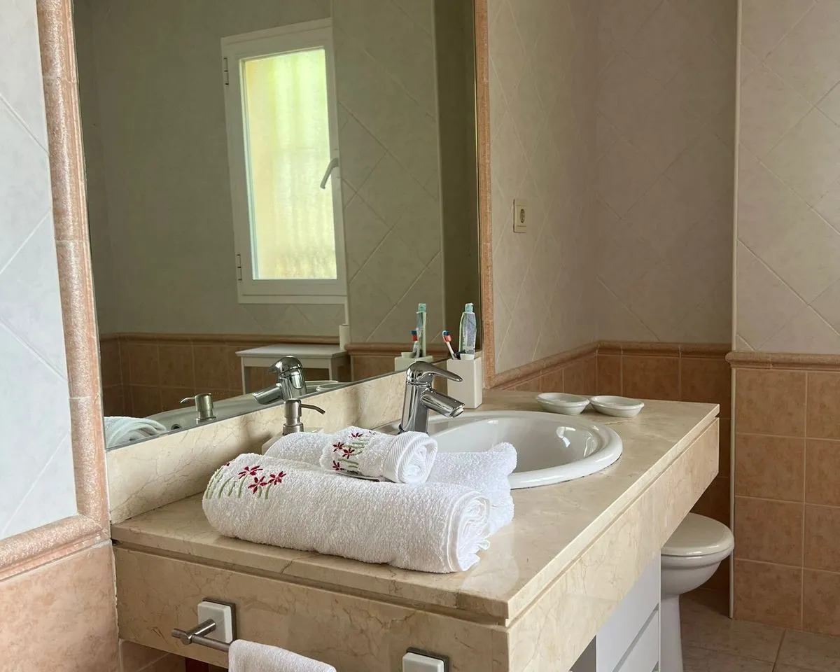 b20df061-2e58-4b8a-a9a8-a70272dd72c2