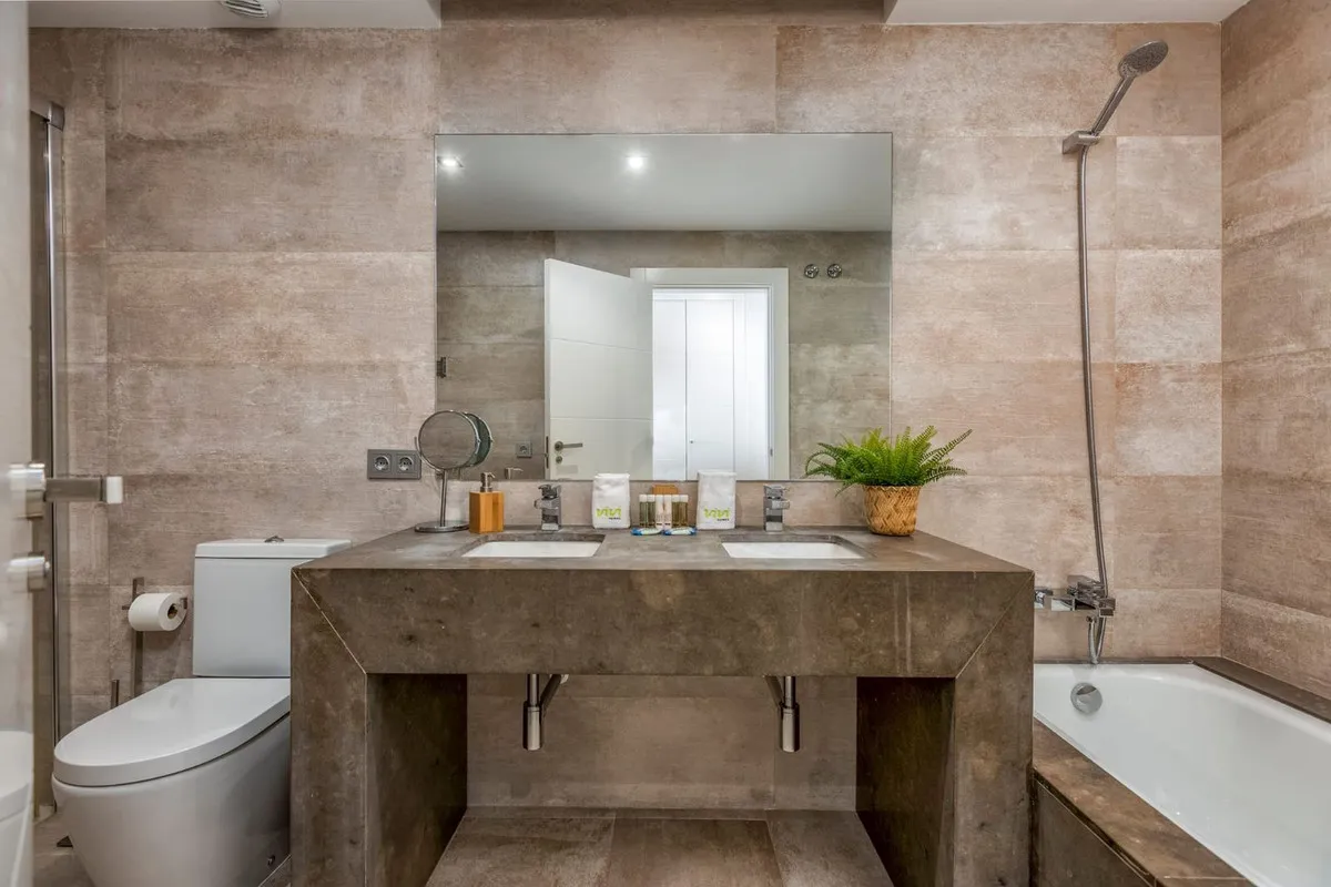 64544849-a5b2-4b5e-a5f5-c340c94a2e88