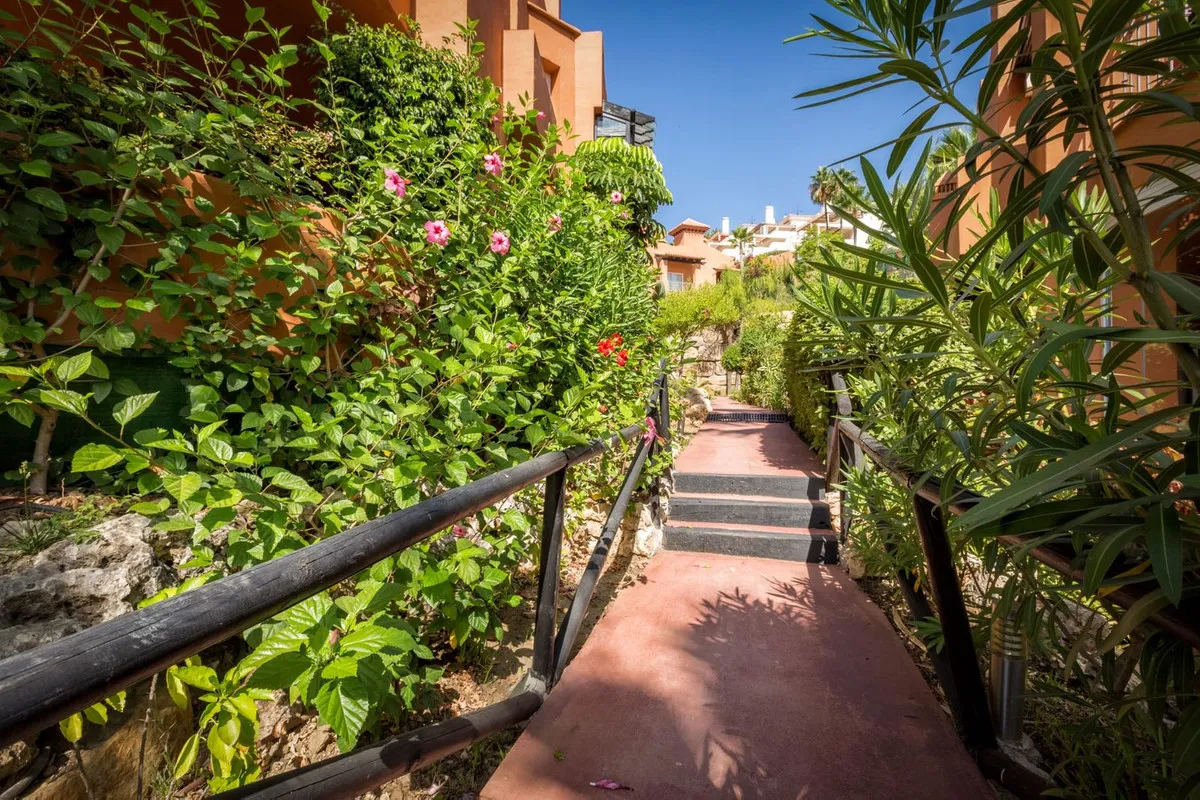 6a5a8853-689a-405c-8317-919a9420ebda