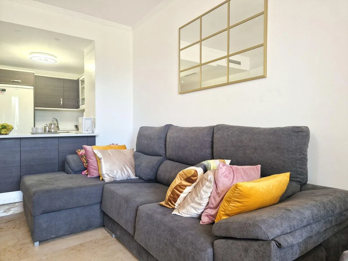 8cfdf378-c1c1-4c4c-98e5-95047561002c