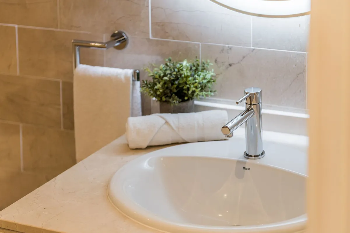 19a06dba-87bf-42f8-88c0-82ffa106173c