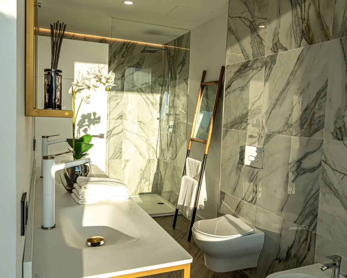 ffb05013-970a-4c50-839b-645878a11181