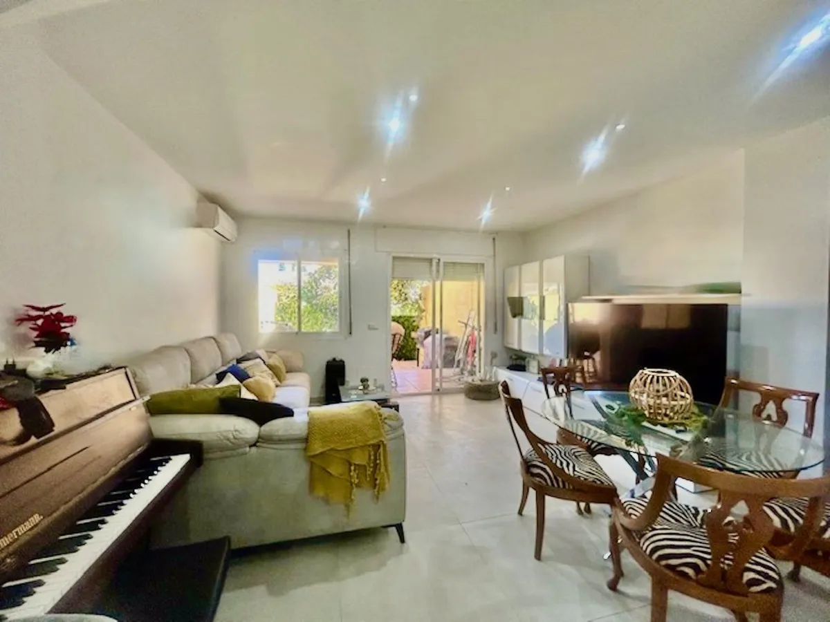 38dc1584-d1c5-4775-96d9-27a8983a6fd9