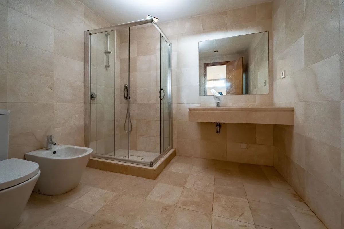 037d3b06-5efb-47c8-a3a1-5feb5c1b3b08