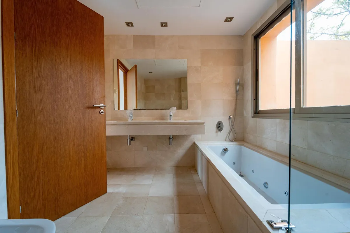 2978b470-c3a1-456f-8696-95cda76547f5