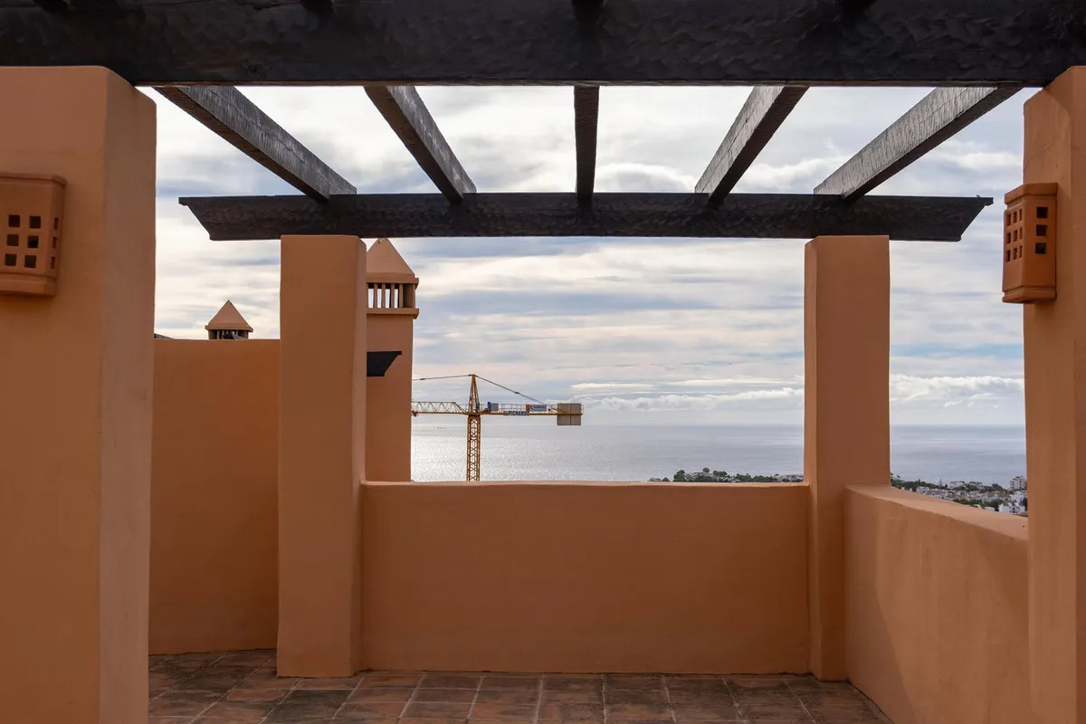 a0f9468e-827f-4b26-b70b-f7c3e2b31153