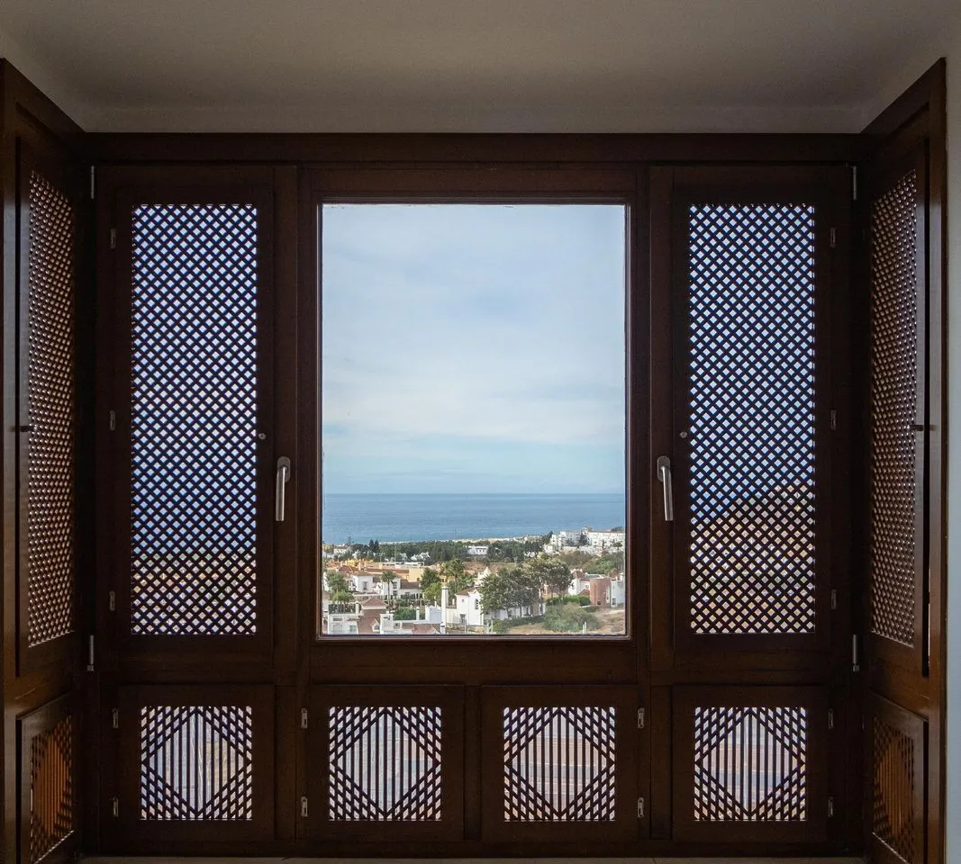 ea3a8504-738a-42b8-abb3-4007a711052e