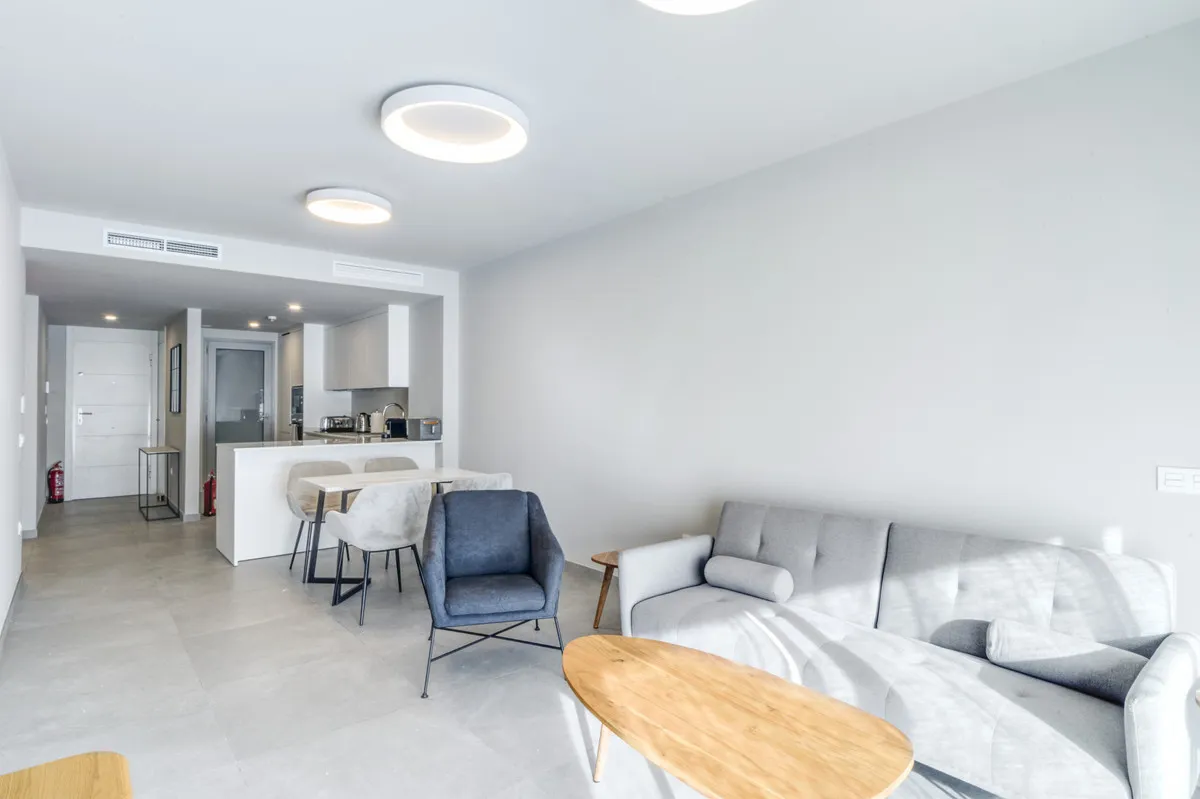 e06f271e-4f44-4924-935d-24116b7ab196